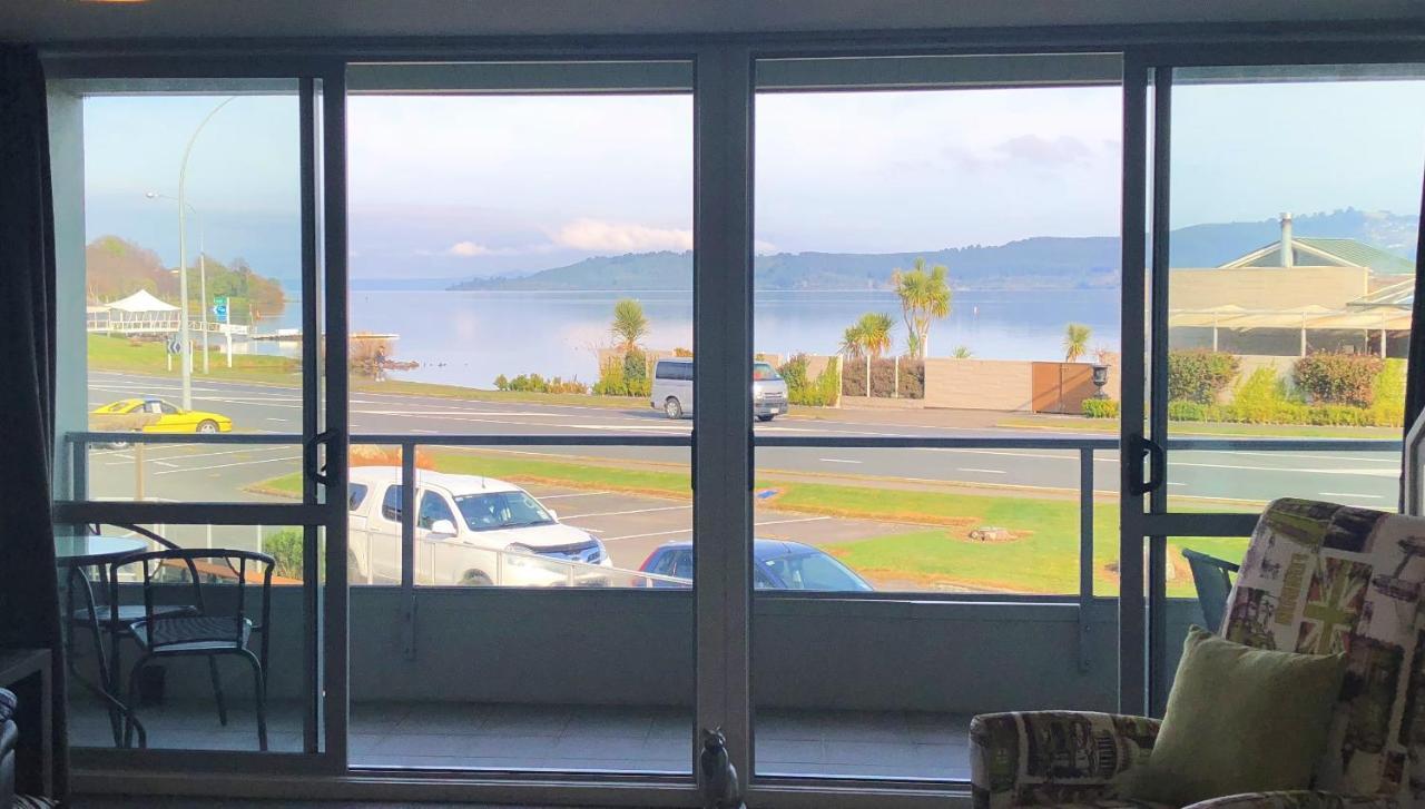 Getaway At The Lake. Taupo Bagian luar foto